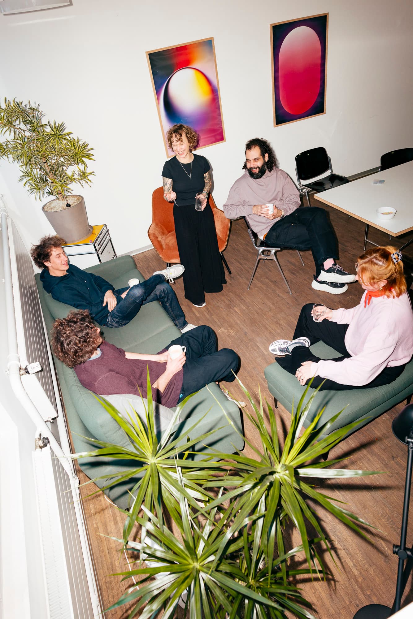 Zeilenwerk Team bei der Besprechung eines Projekts